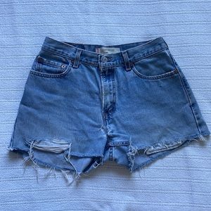 Classic Levi’s cutoff shorts comfort fit 560 jeans - run small